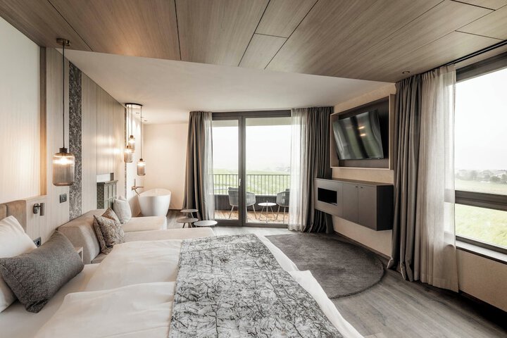 Room 25 of 157