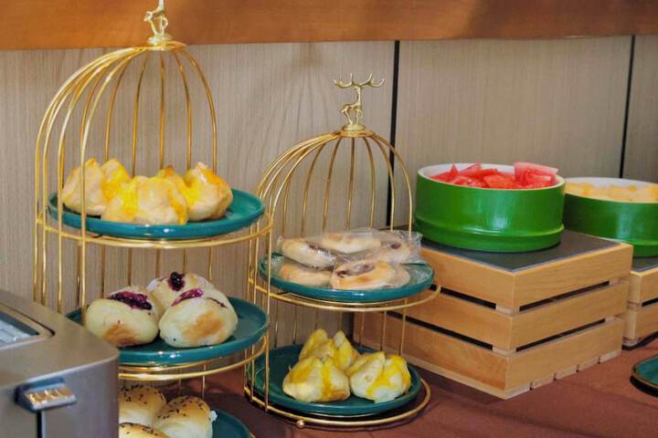 Breakfast/Coffee Service 118 of 176