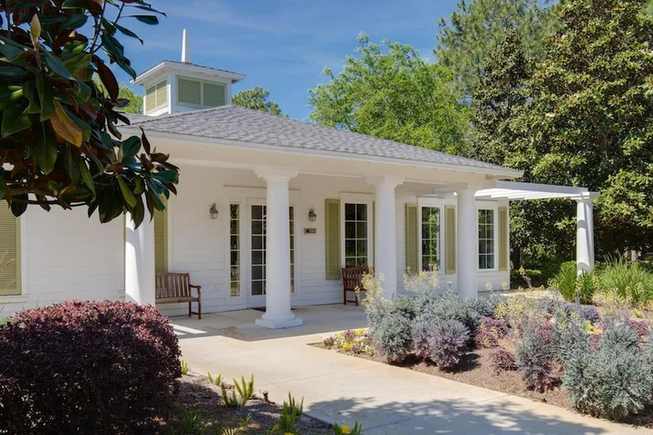 Image of 1383 Laurel Grove