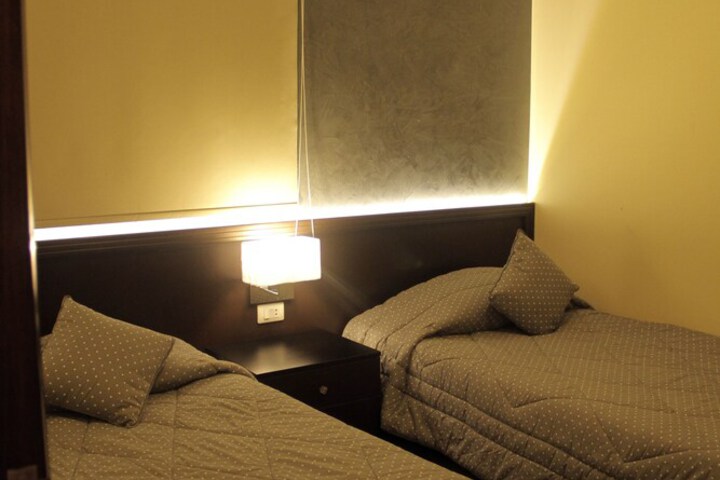 Room 10 of 82