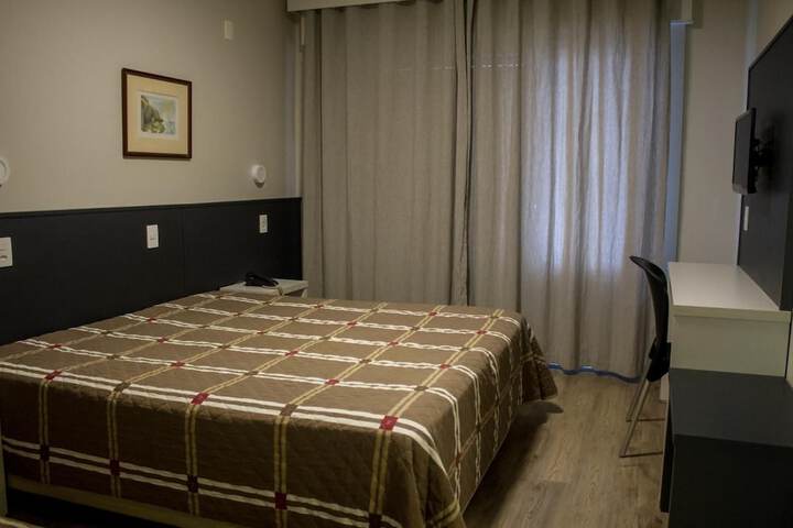 Room 17 of 40