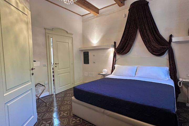 Room 21 of 43