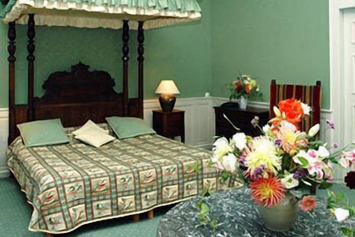 Room 13 of 40