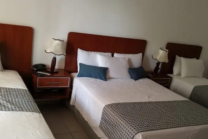 Room 2 of 7