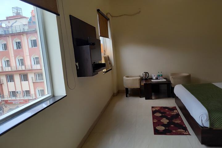 Room 14 of 32