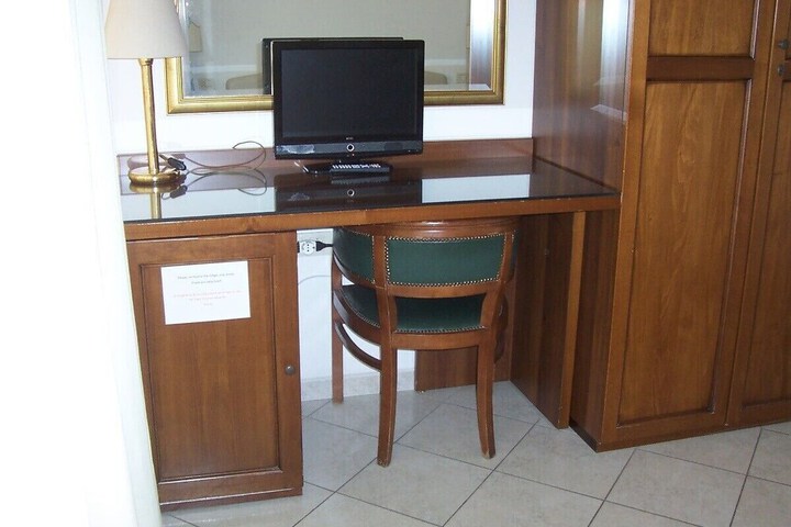 Room 4 of 23