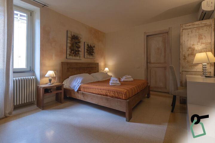 Room 11 of 39