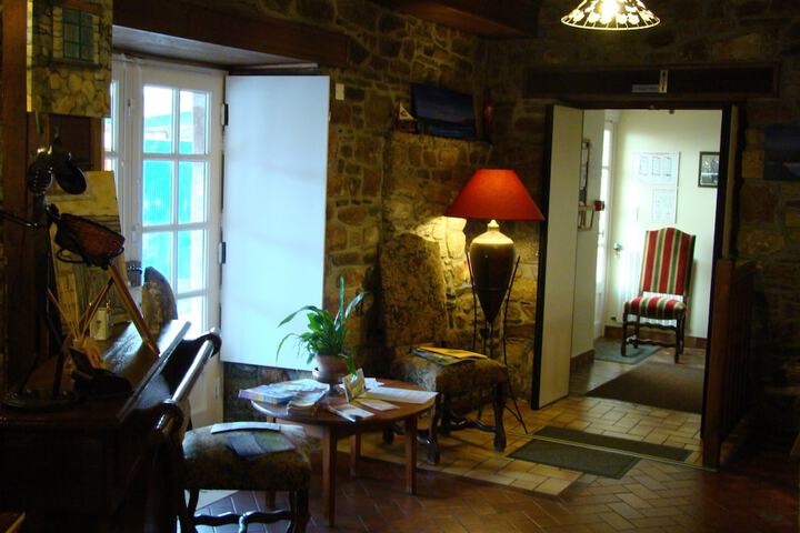 Guest Lobby