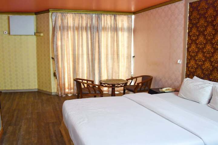 Room 4 of 27