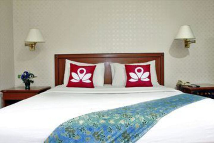 Room 7 of 25