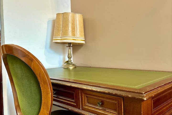 Room 16 of 33