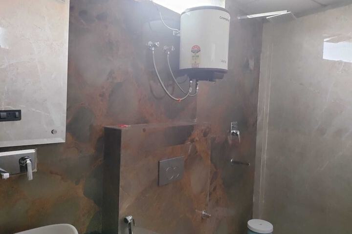 Room 8 of 25