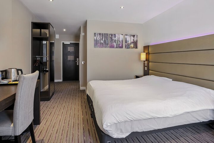 Room 7 of 32