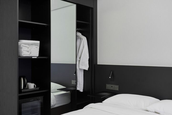 Room 26 of 66