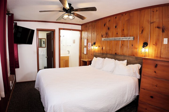 Room 127 of 341