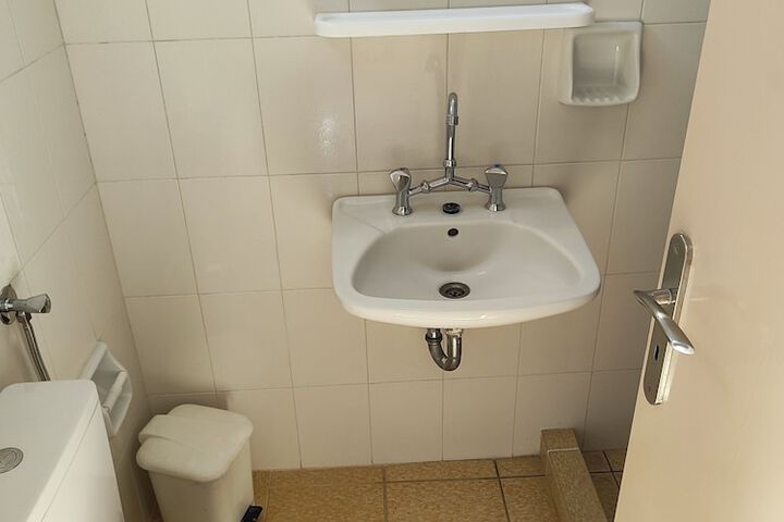 Room 49 of 82