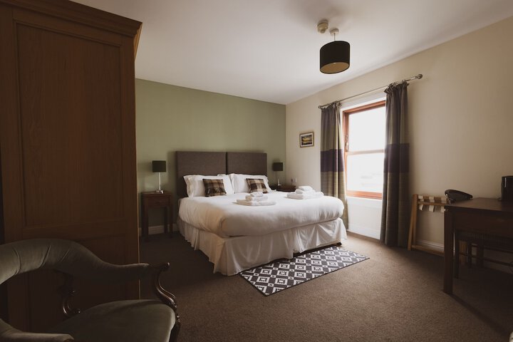 Room 8 of 43