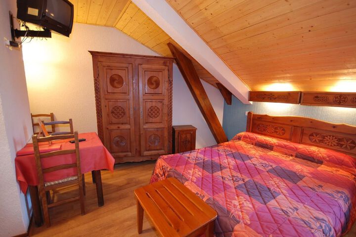 Room 3 of 60