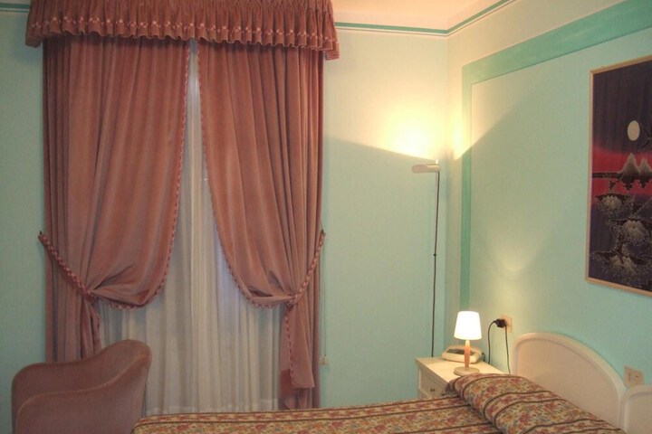 Room 16 of 66