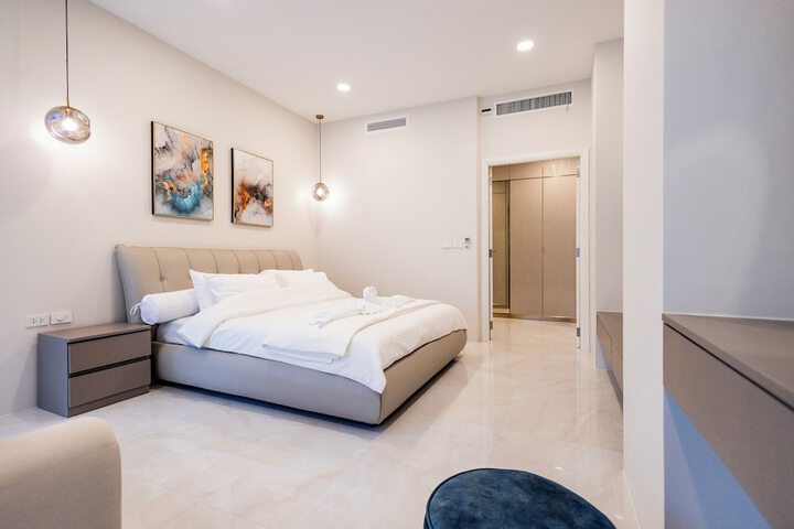 Room 7 of 213