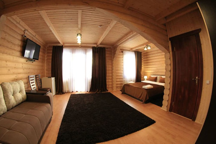 Room 3 of 76