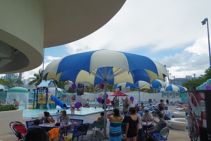Hotel with Pool