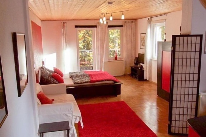 Room 9 of 35