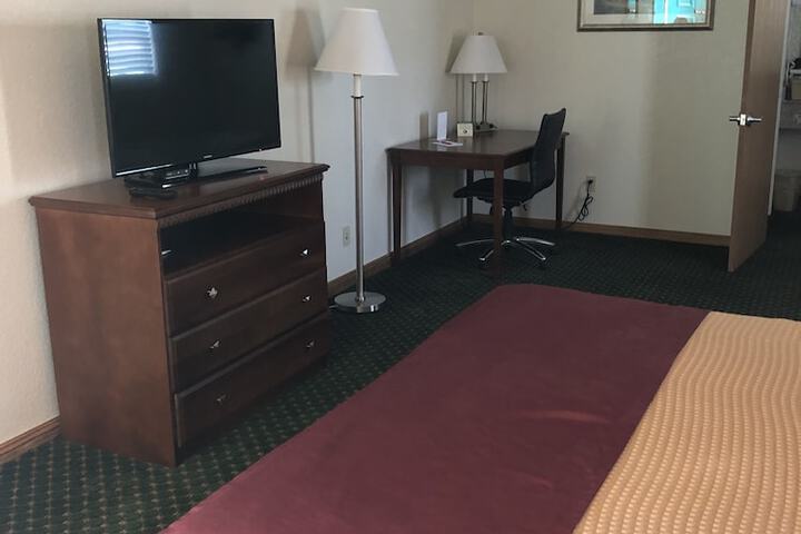 1 King Bed (9 of 15)