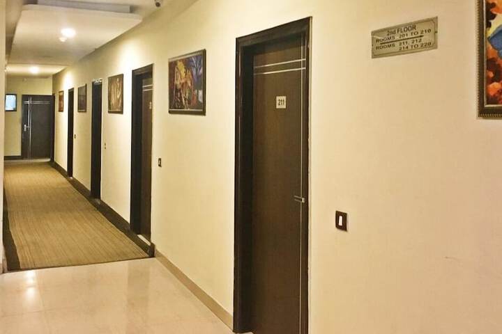 Ballroom/Hall 36 of 39