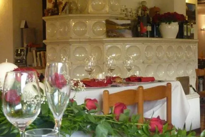 Dining 2 of 5