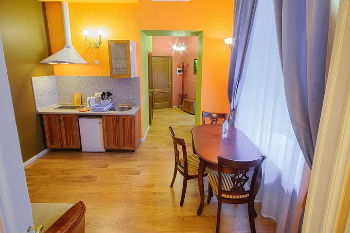 Room 3 of 43