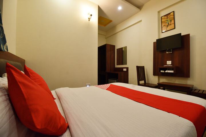 Room 12 of 28