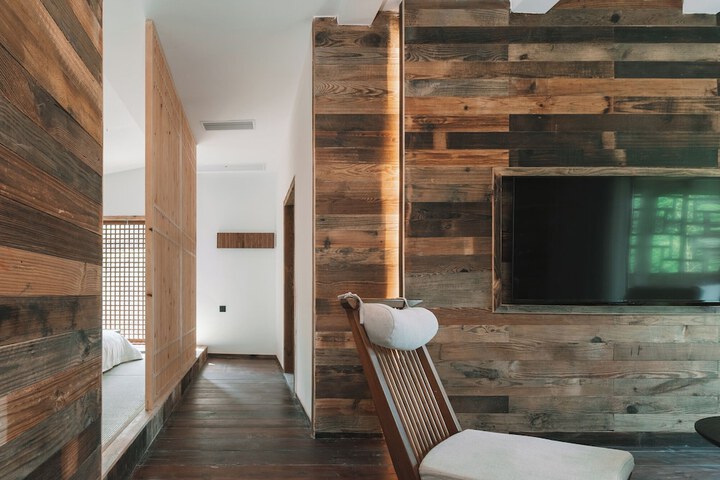 Room 18 of 110