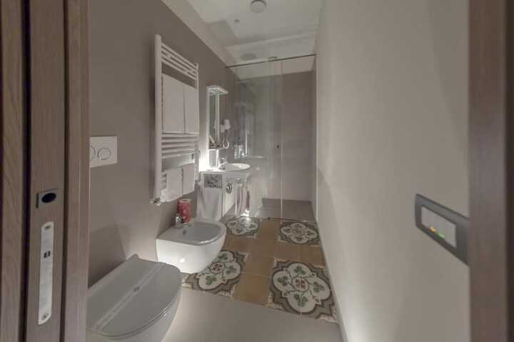 Room 16 of 46