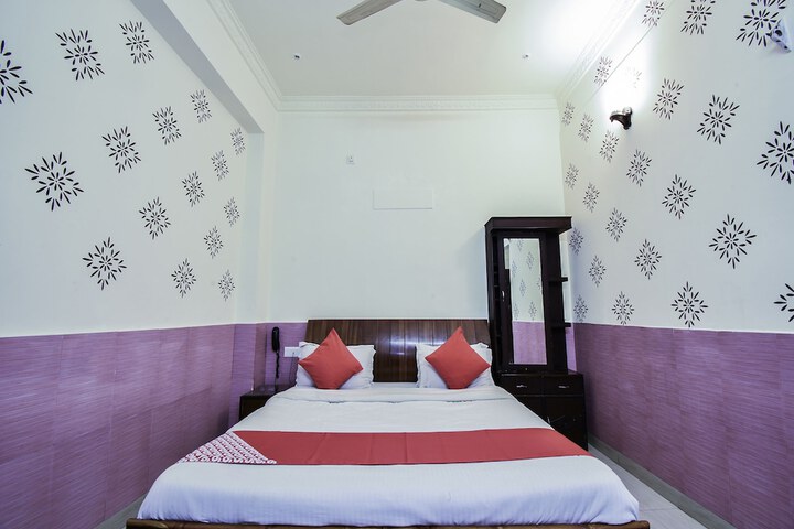 Room 12 of 21