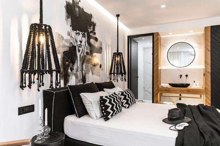 Room 43 of 168