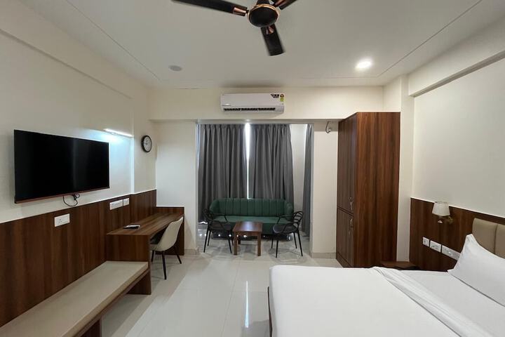 Room 4 of 13