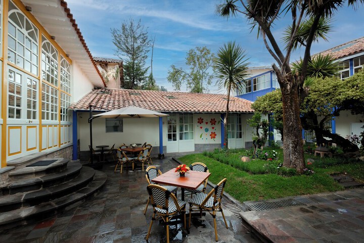 Hotel Exterior 72 of 73