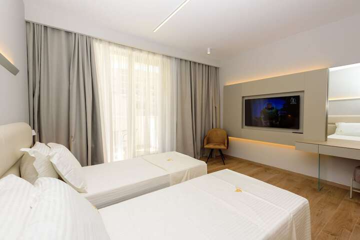Room 2 of 35