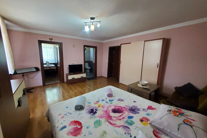 Room 13 of 27