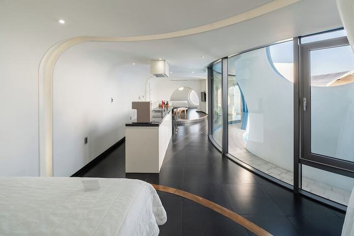 Room 53 of 70
