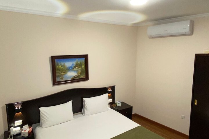 Room 10 of 46