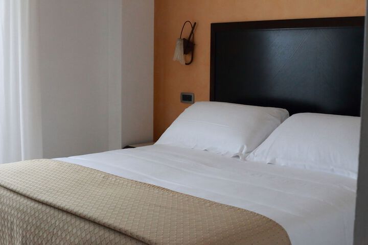 Room 10 of 48