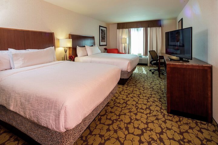 2 Queen Beds (3 of 6)