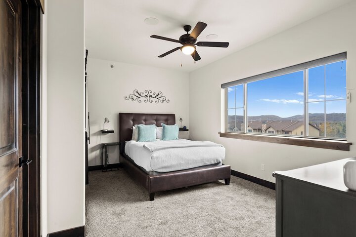 Room 32 of 142