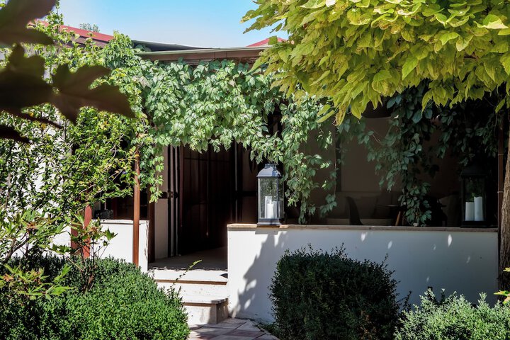 Hotel Exterior 116 of 117