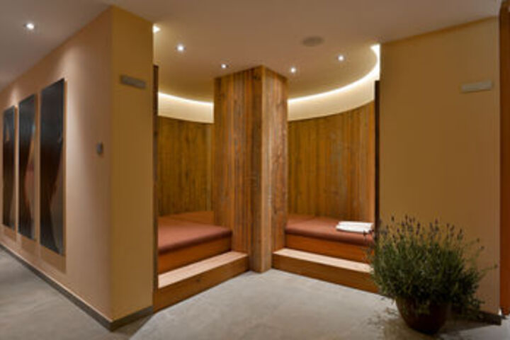 Ballroom/Hall 40 of 115