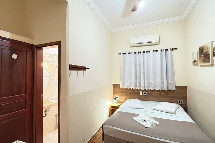 Room 32 of 68