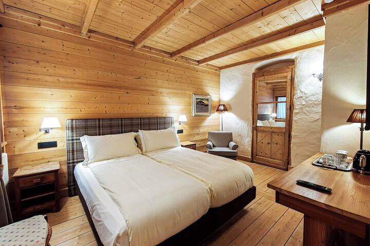 Room 2 of 34