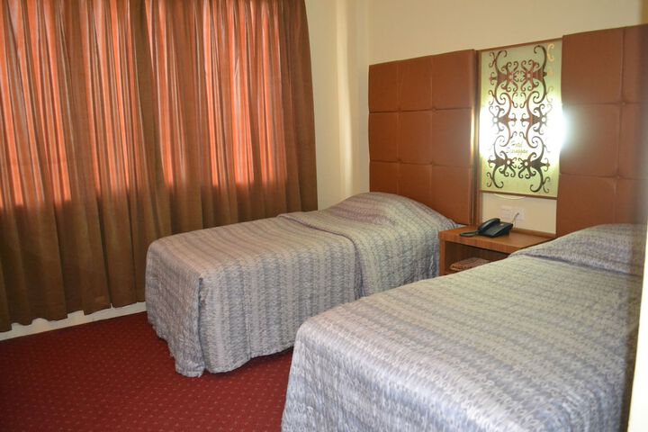 Room 9 of 25